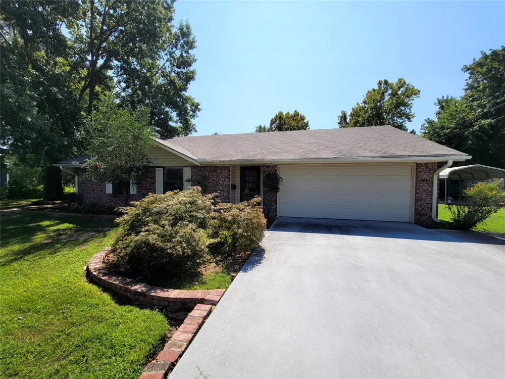 112 Meadowlark Eufaula, OK 74432