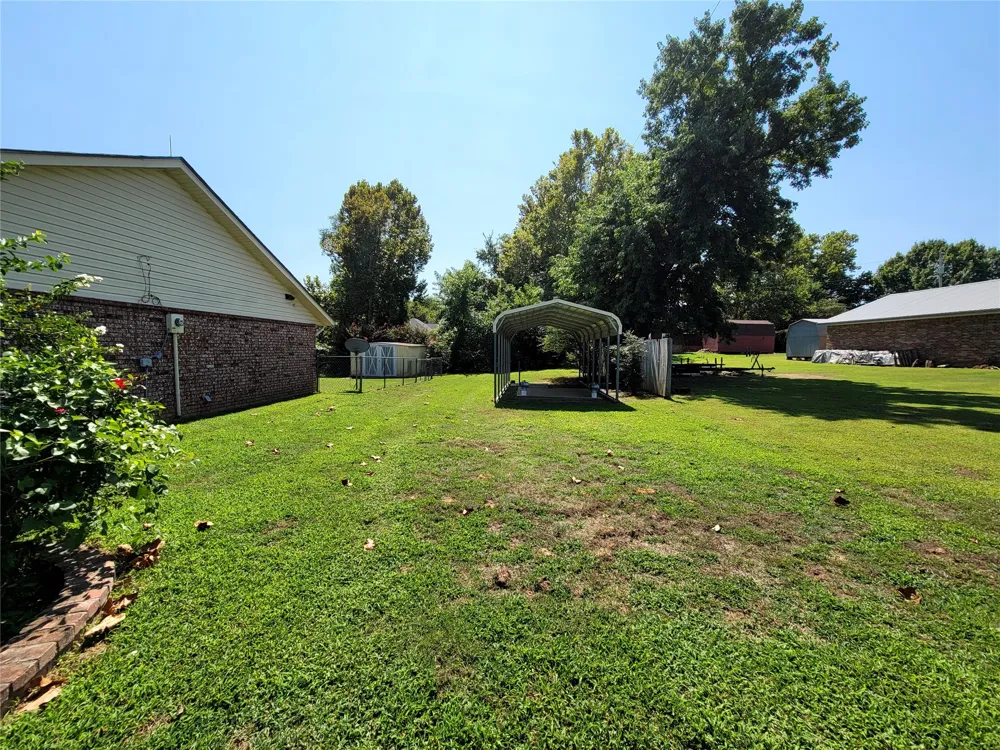 112 Meadowlark Eufaula, OK 74432