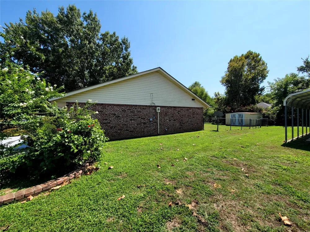 112 Meadowlark Eufaula, OK 74432