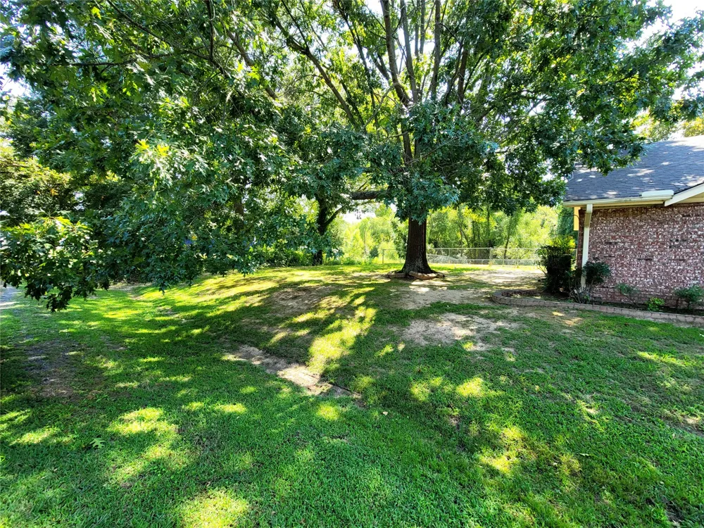 112 Meadowlark Eufaula, OK 74432