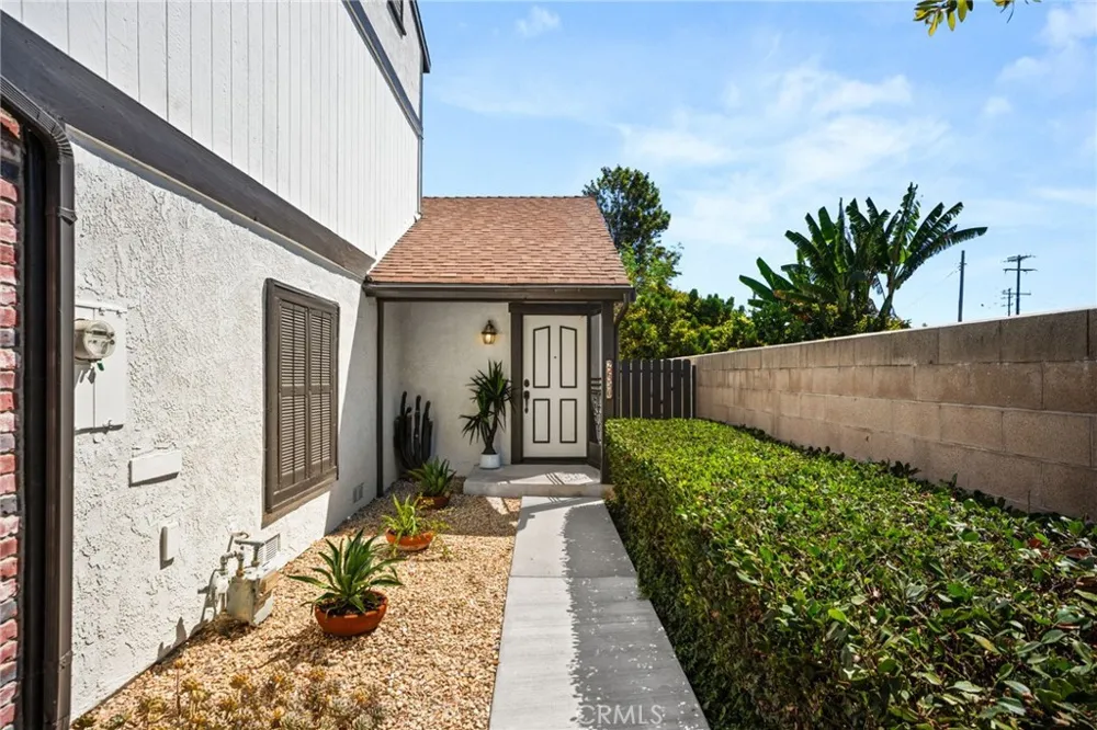 2650 W Meadowview Lane Anaheim, CA 92804