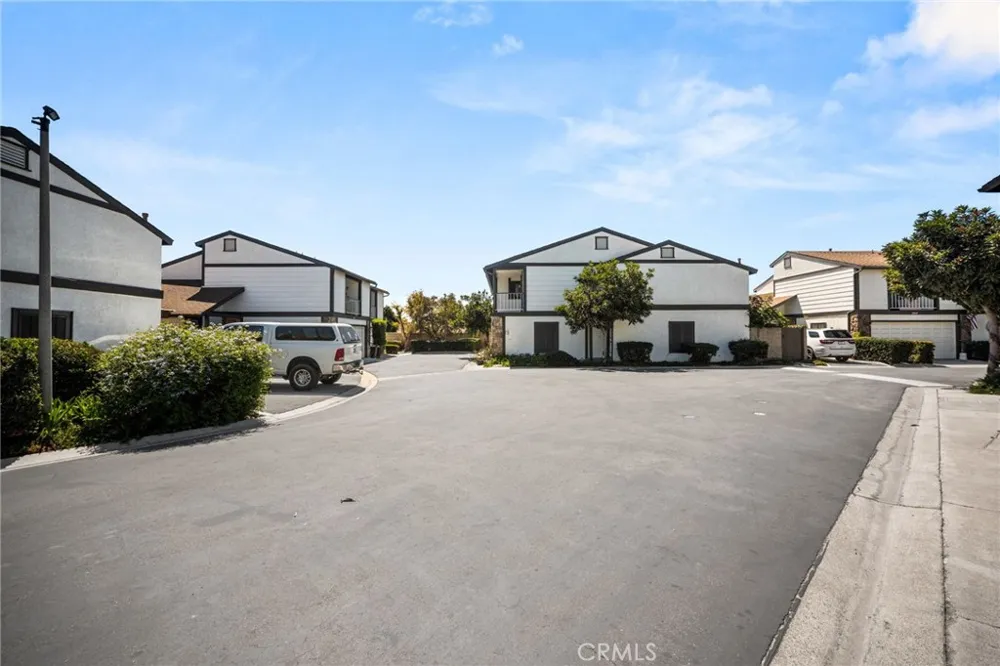 2650 W Meadowview Lane Anaheim, CA 92804