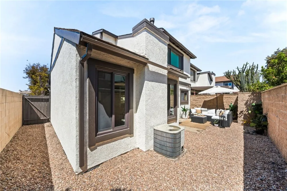 2650 W Meadowview Lane Anaheim, CA 92804
