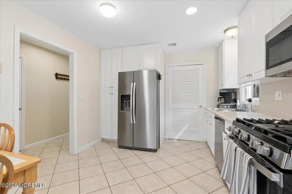 193 Pear Drive Marlboro, NJ 07746