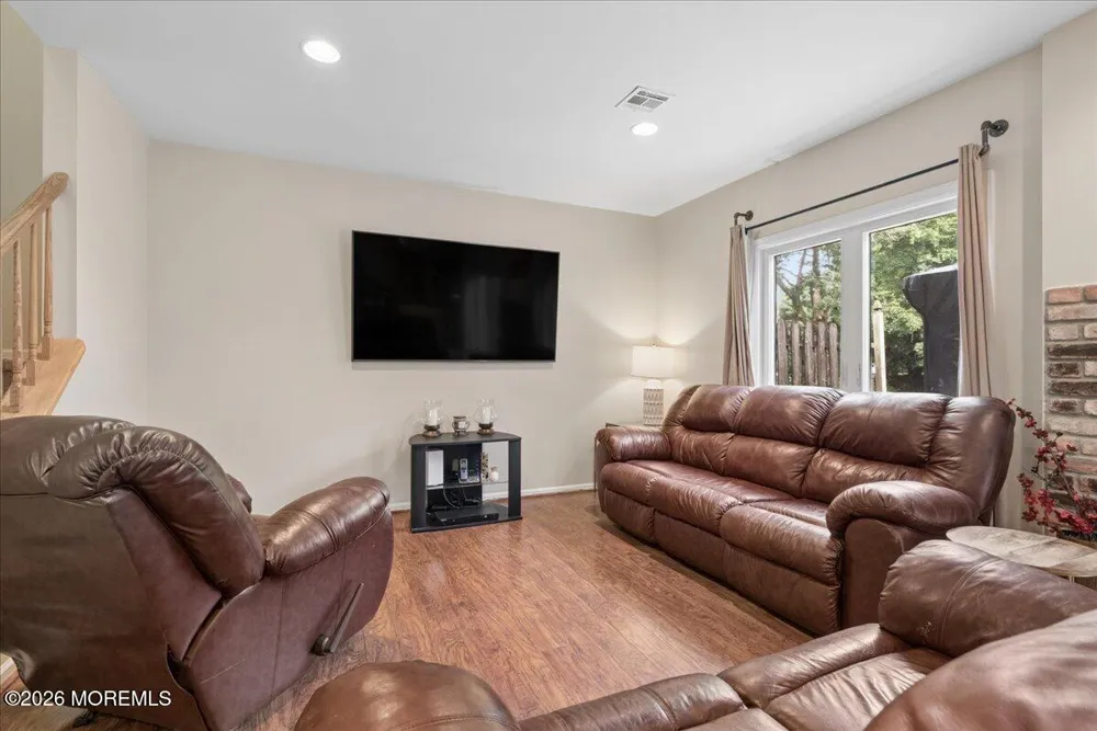 193 Pear Drive Marlboro, NJ 07746