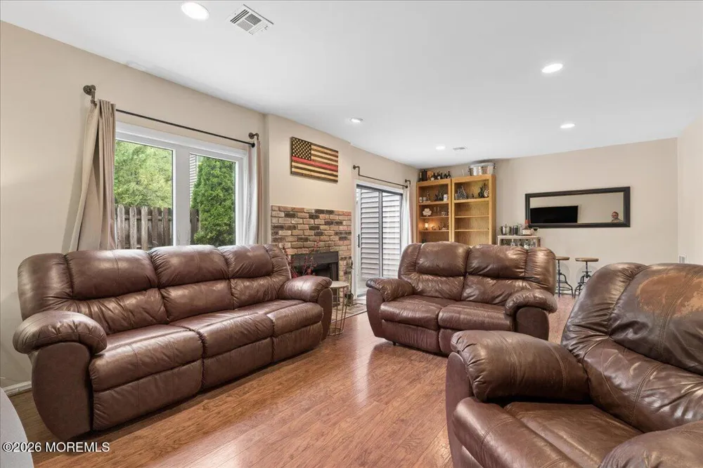 193 Pear Drive Marlboro, NJ 07746