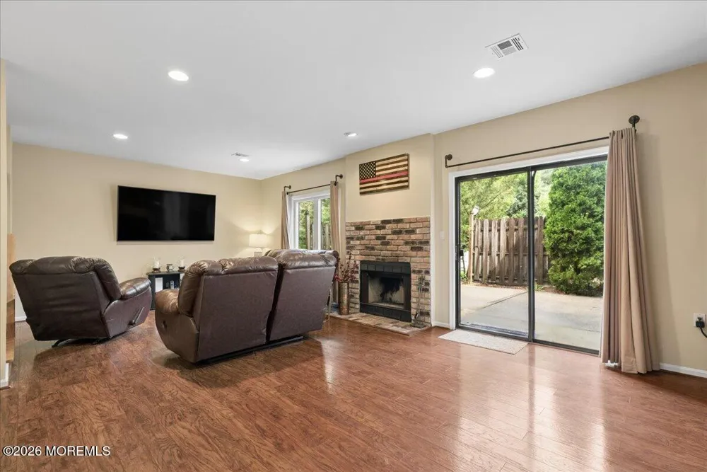 193 Pear Drive Marlboro, NJ 07746