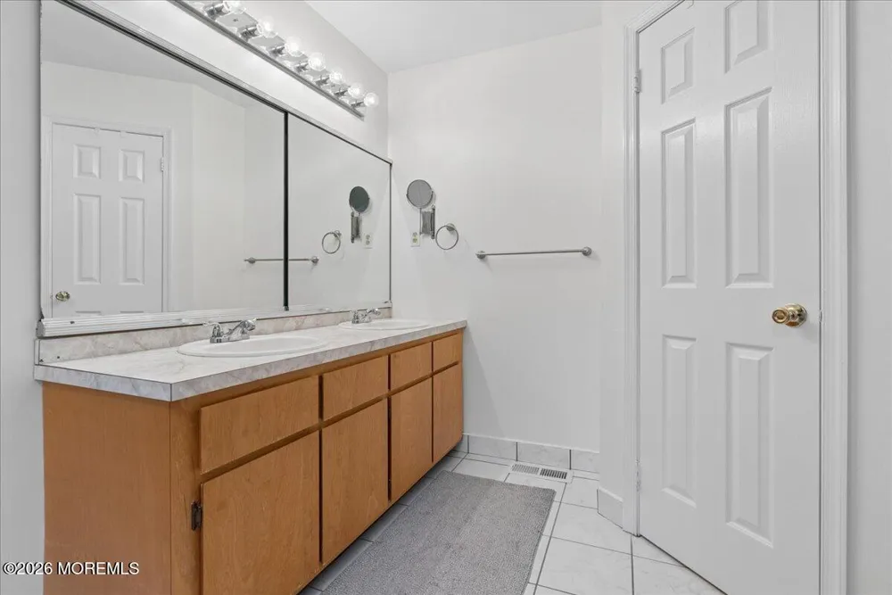 193 Pear Drive Marlboro, NJ 07746