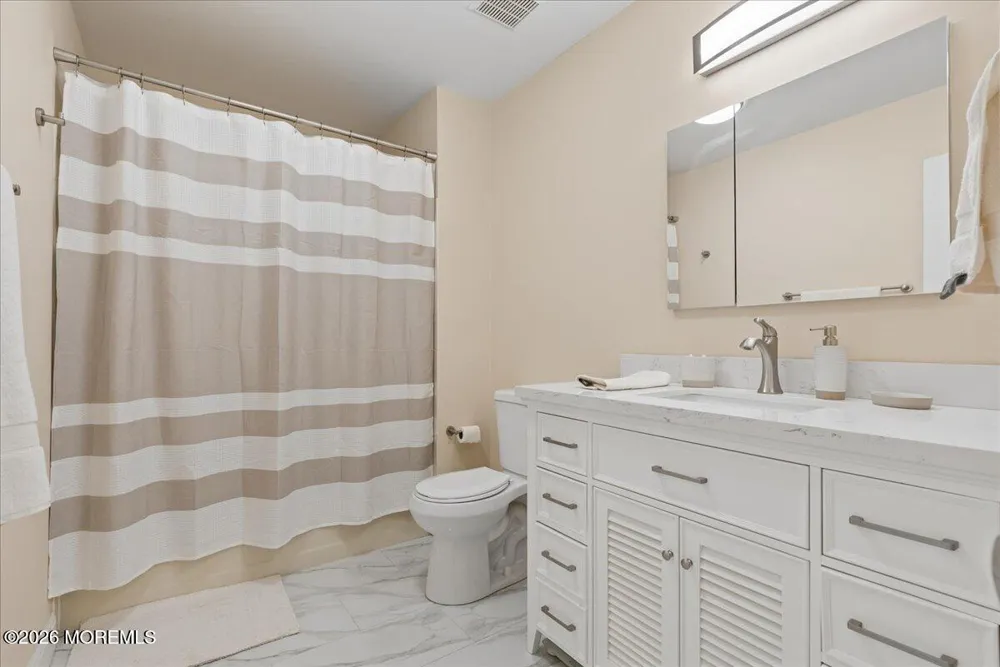 193 Pear Drive Marlboro, NJ 07746