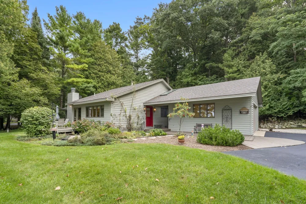 11400 Peninsula Drive Peninsula Township, MI 49686
