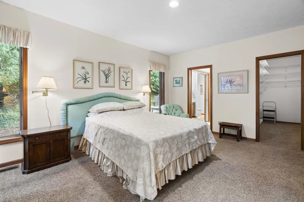 11400 Peninsula Drive Peninsula Township, MI 49686