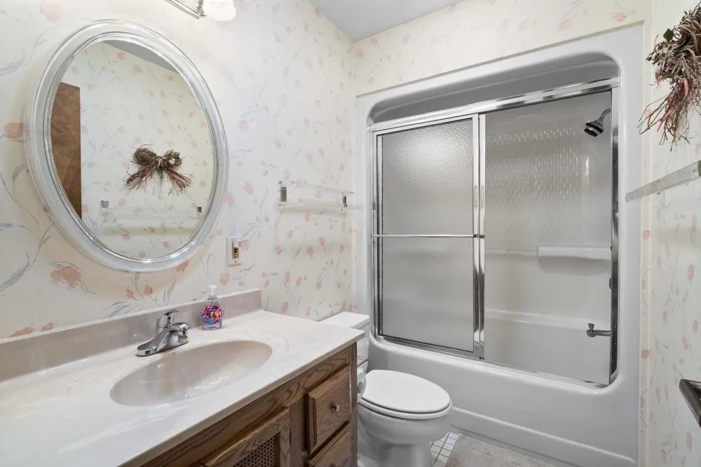 11400 Peninsula Drive Peninsula Township, MI 49686
