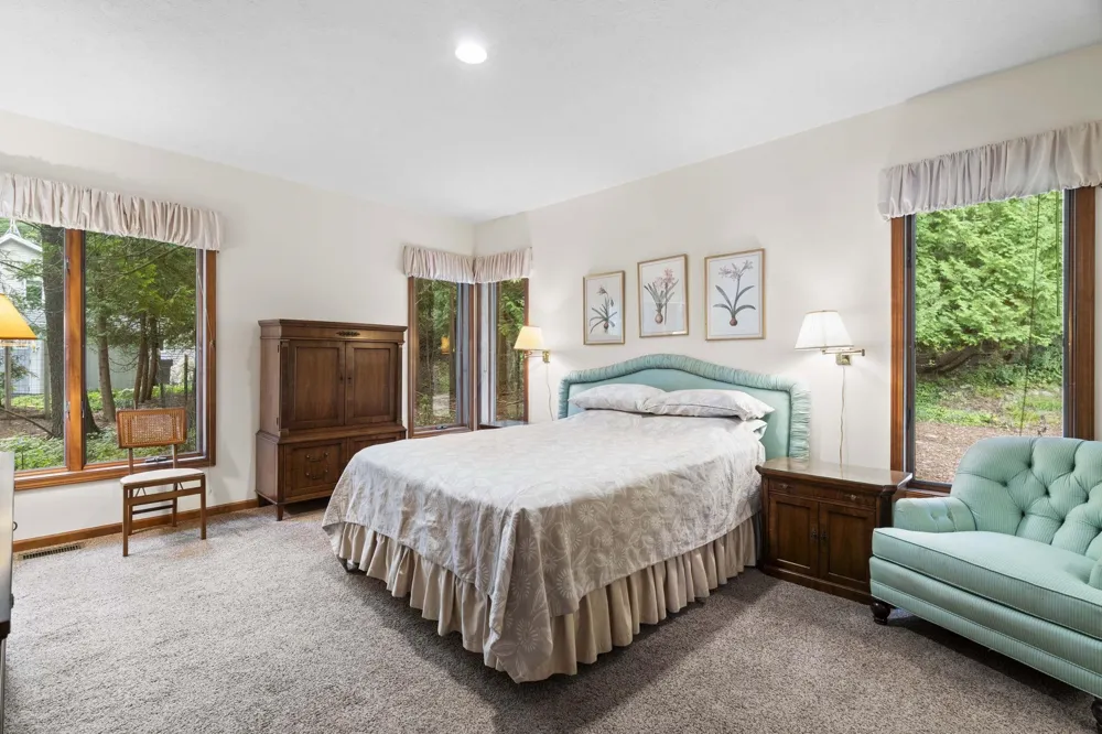 11400 Peninsula Drive Peninsula Township, MI 49686