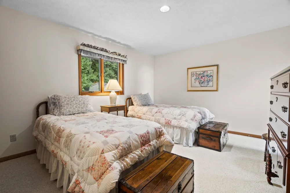 11400 Peninsula Drive Peninsula Township, MI 49686