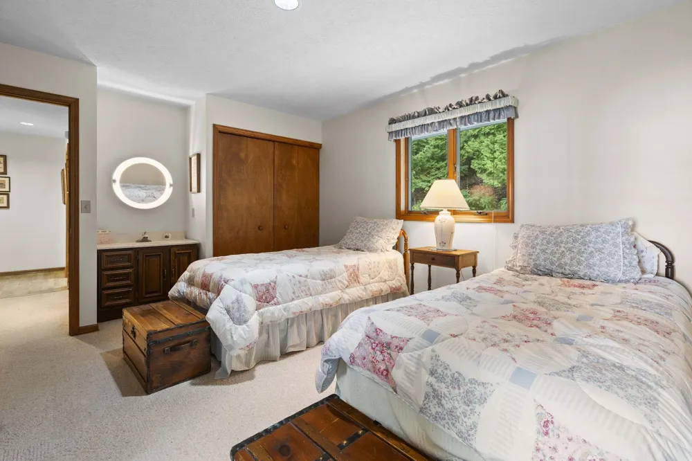 11400 Peninsula Drive Peninsula Township, MI 49686
