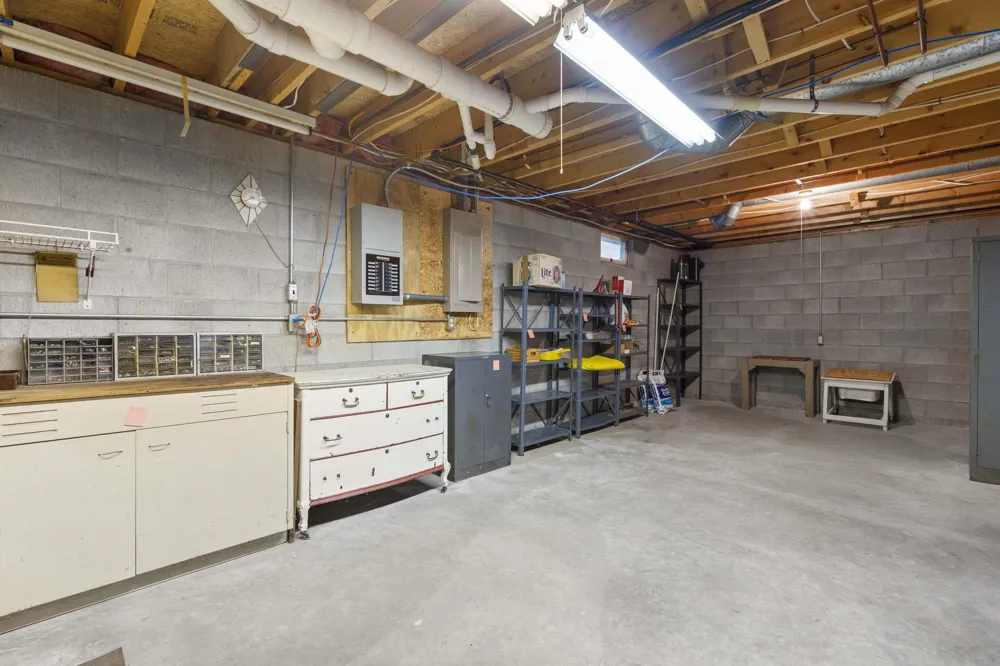 11400 Peninsula Drive Peninsula Township, MI 49686