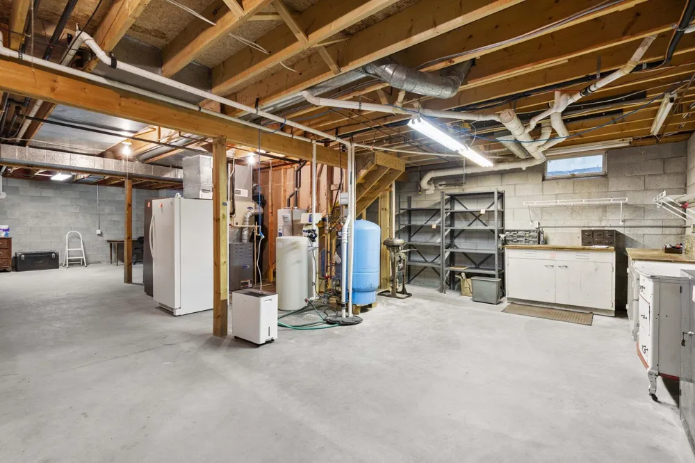 11400 Peninsula Drive Peninsula Township, MI 49686