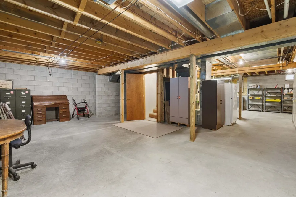 11400 Peninsula Drive Peninsula Township, MI 49686
