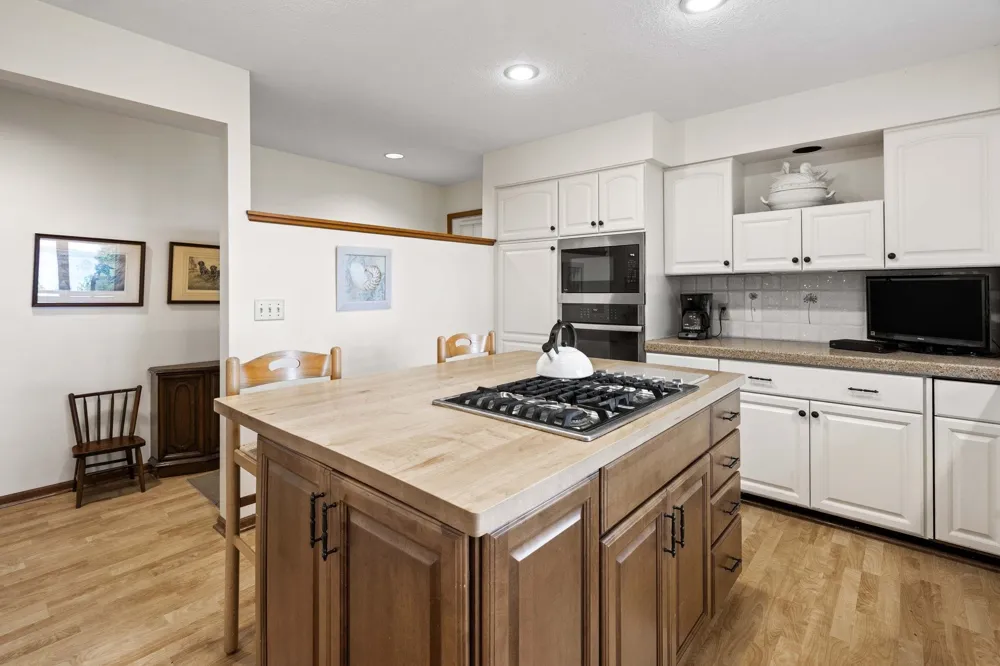 11400 Peninsula Drive Peninsula Township, MI 49686
