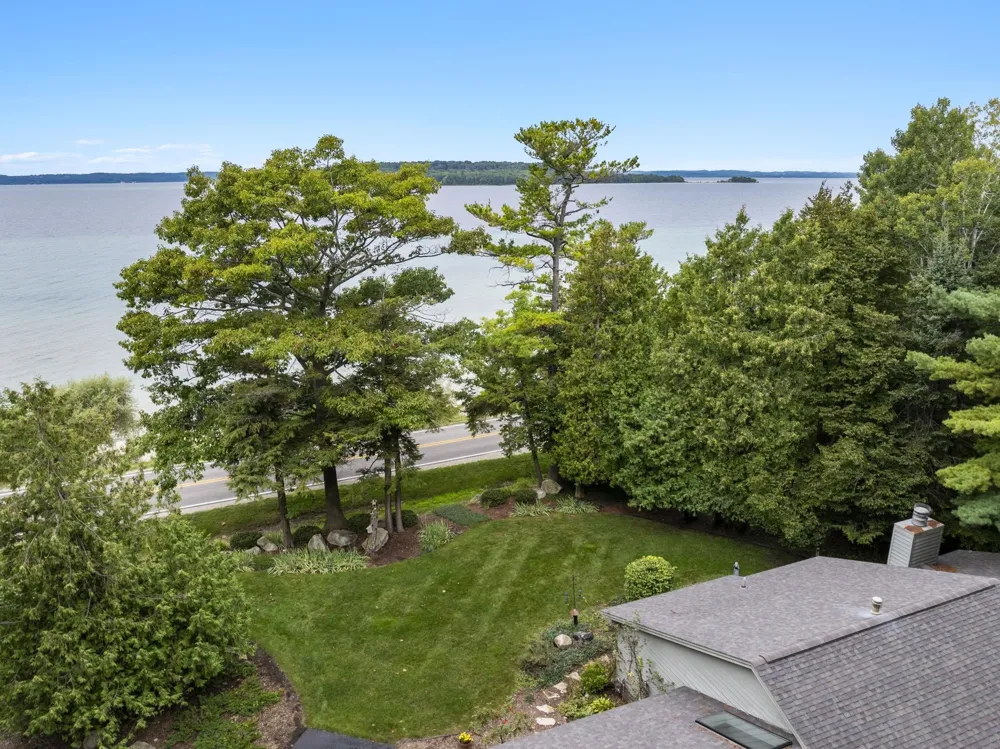11400 Peninsula Drive Peninsula Township, MI 49686
