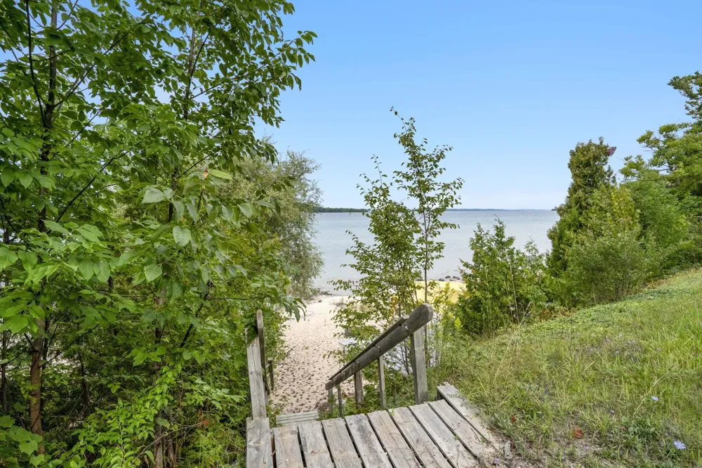 11400 Peninsula Drive Peninsula Township, MI 49686