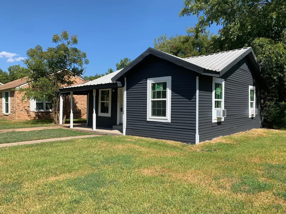 1916 Liberty Street Bonham, TX 75418