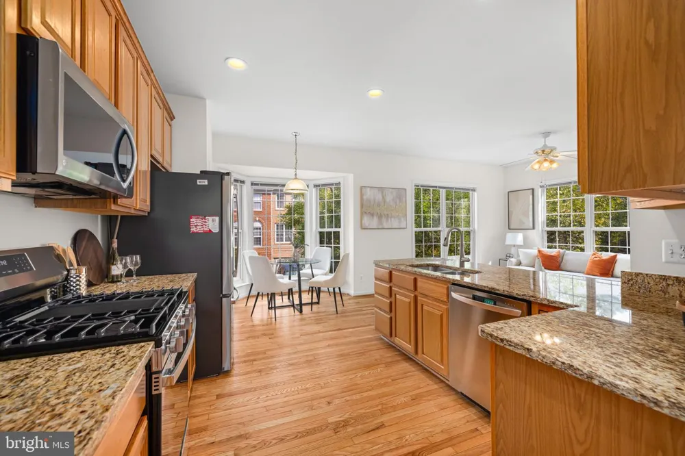 9331 BRANCH SIDE LANE Fairfax, VA 22031