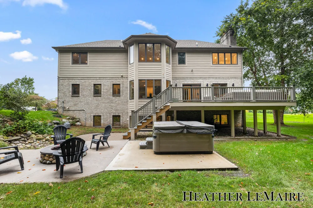 1695 Flowers Mill Drive NE Grand Rapids, MI 49525