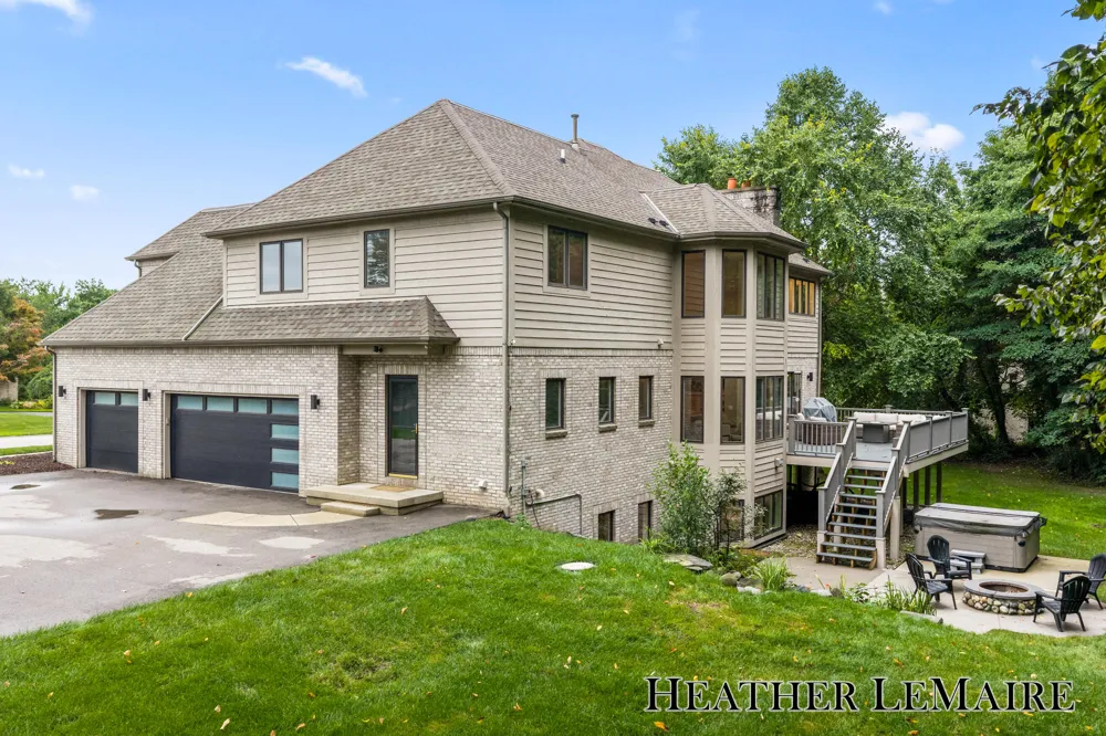 1695 Flowers Mill Drive NE Grand Rapids, MI 49525