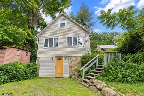 20 Pershing Ave