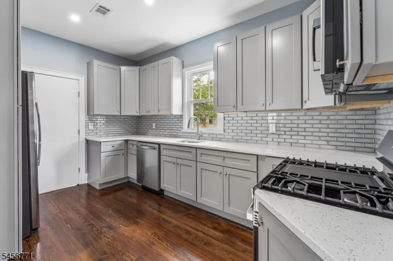510 Harrison Pl Linden City, NJ 07036