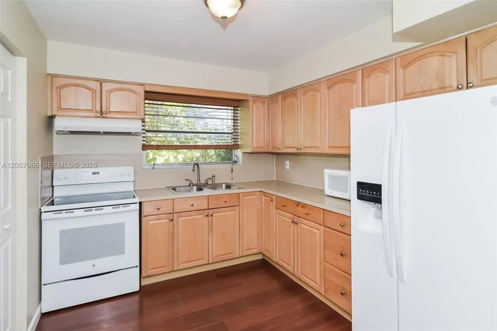 3141 SW 17th St Fort Lauderdale, FL 33312