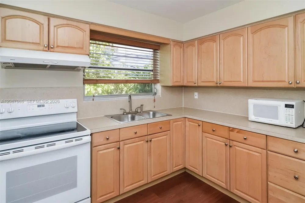 3141 SW 17th St Fort Lauderdale, FL 33312