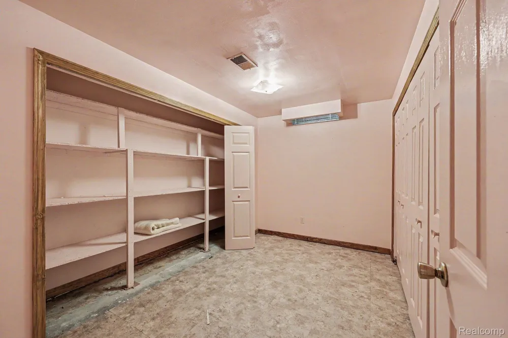 36831 Lakeview Richmond City, MI 48062