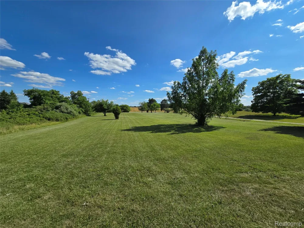 5282 McIntyre Road Clyde Township, MI 48049