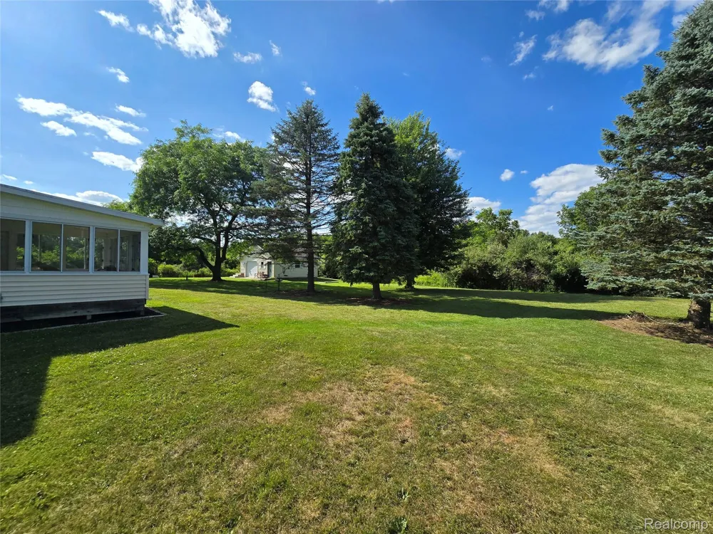 5282 McIntyre Road Clyde Township, MI 48049