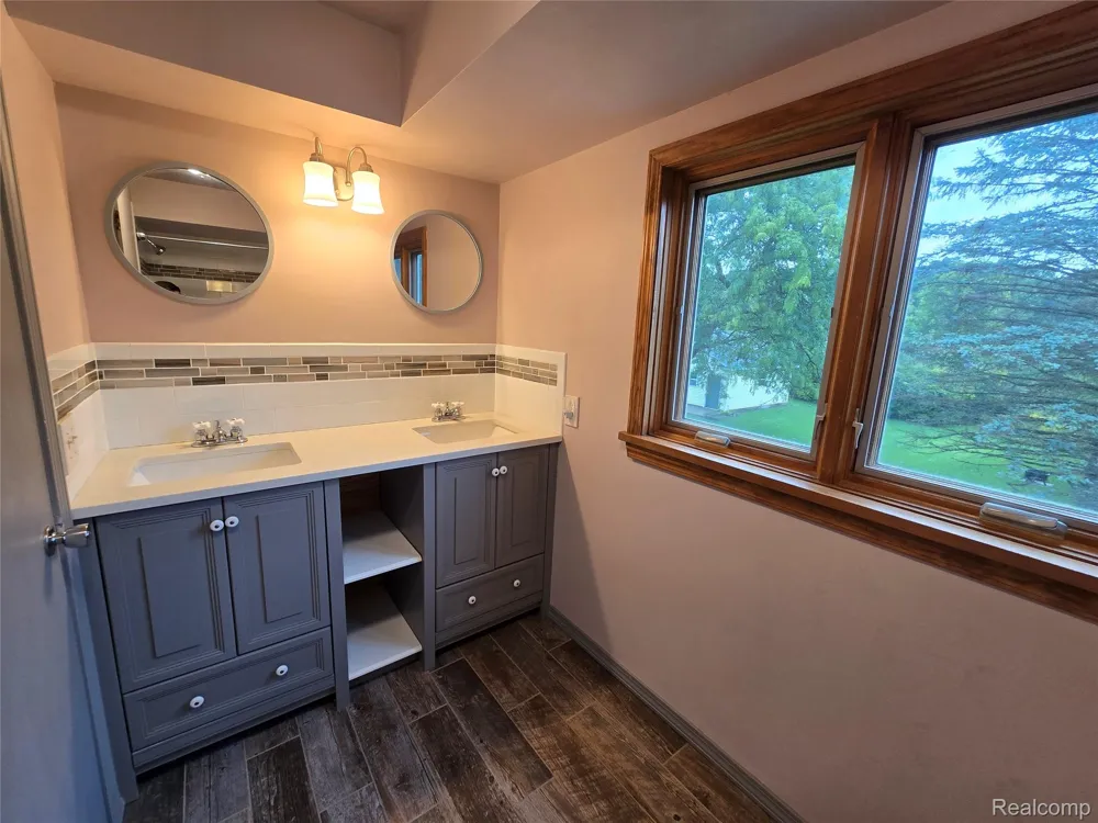 5282 McIntyre Road Clyde Township, MI 48049
