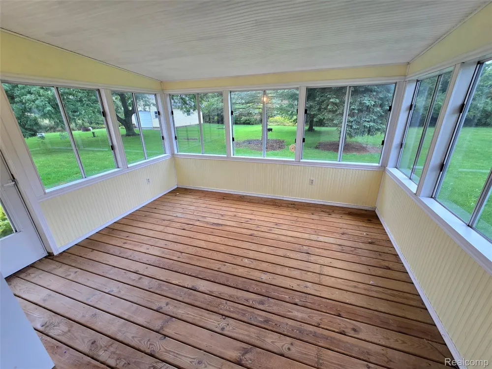 5282 McIntyre Road Clyde Township, MI 48049
