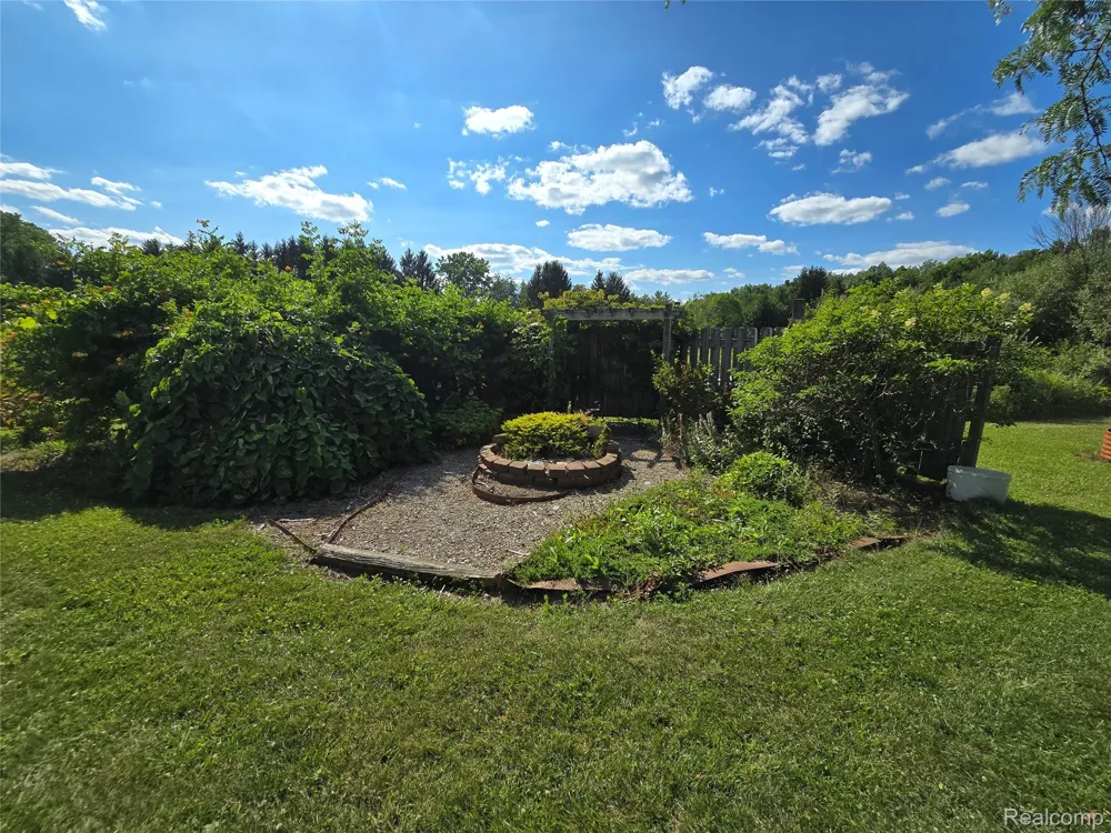 5282 McIntyre Road Clyde Township, MI 48049