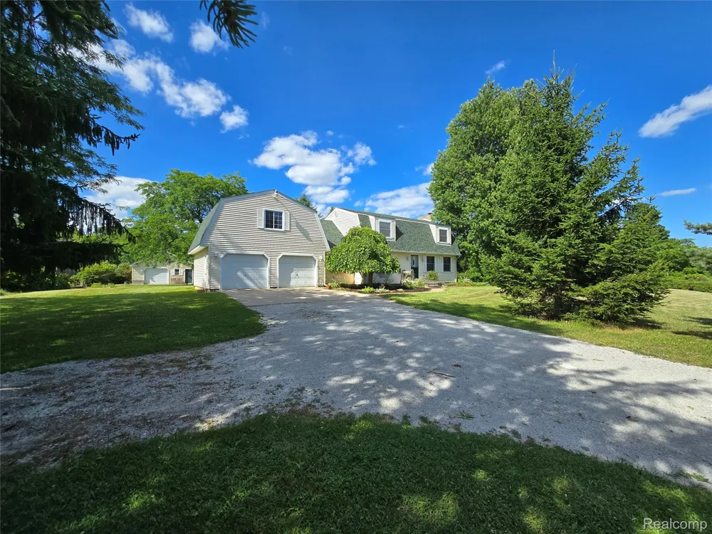 5282 McIntyre Road Clyde Township, MI 48049