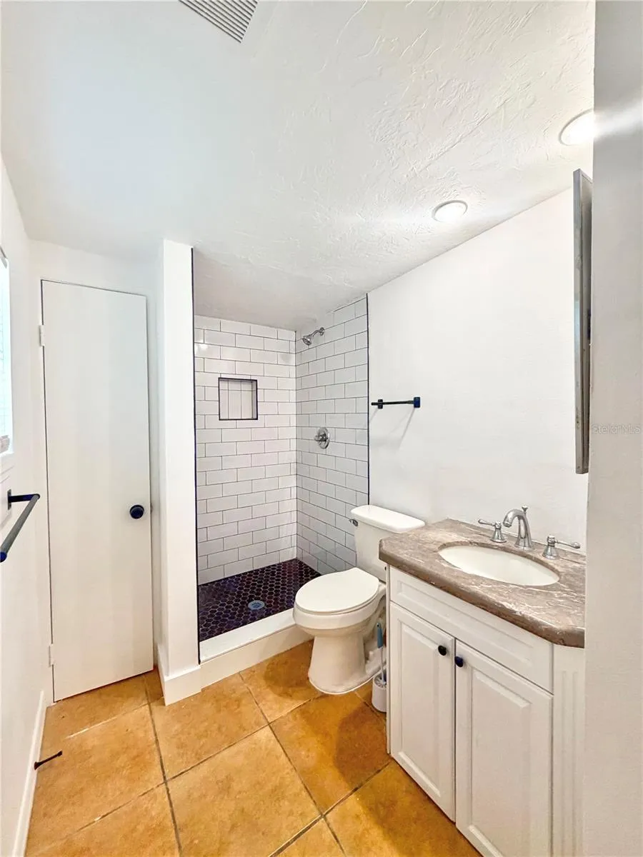 3724 TARO PLACE Sarasota, FL 34232
