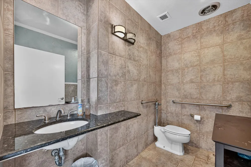 329 Centre Street Dallas, TX 75208