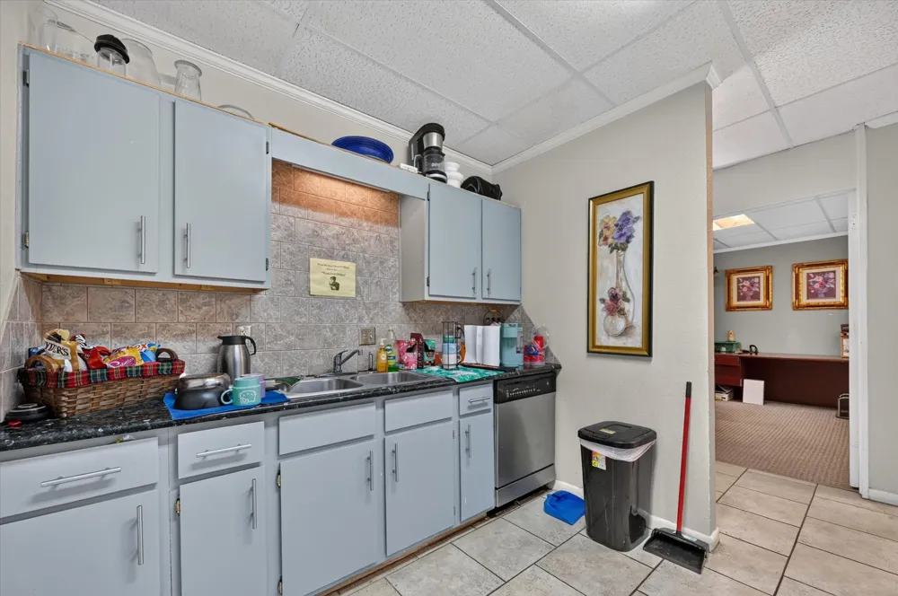 329 Centre Street Dallas, TX 75208