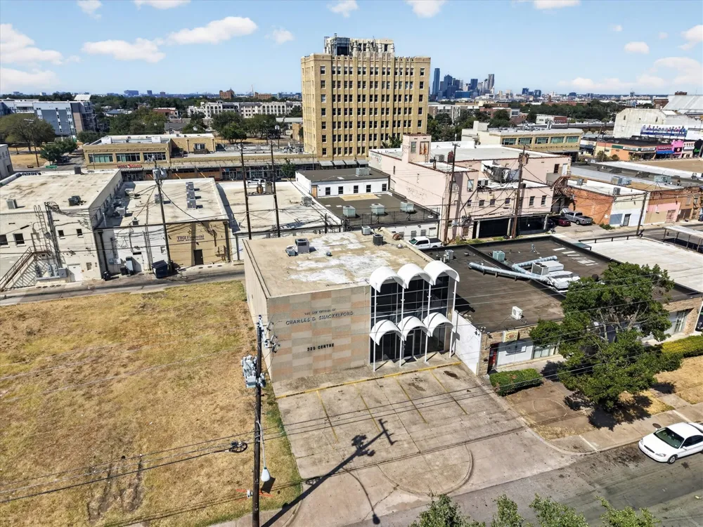 329 Centre Street Dallas, TX 75208