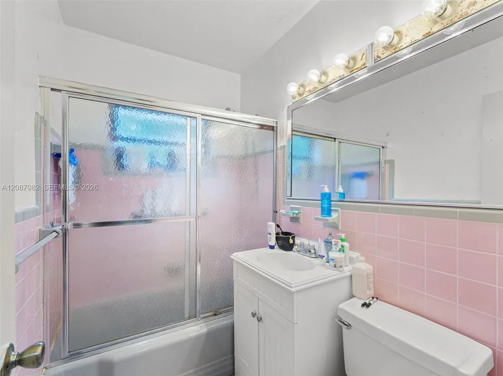 5440 E 7th Ave Hialeah, FL 33013