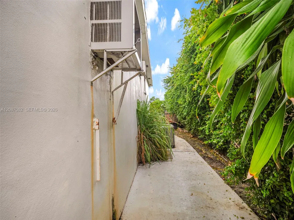 5440 E 7th Ave Hialeah, FL 33013