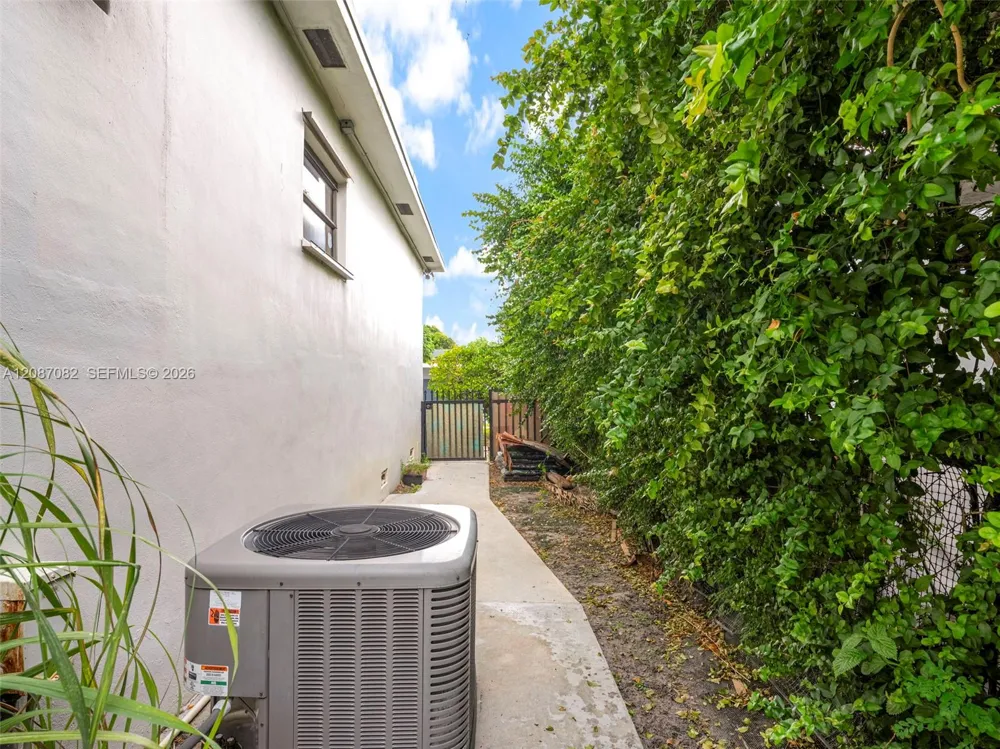 5440 E 7th Ave Hialeah, FL 33013
