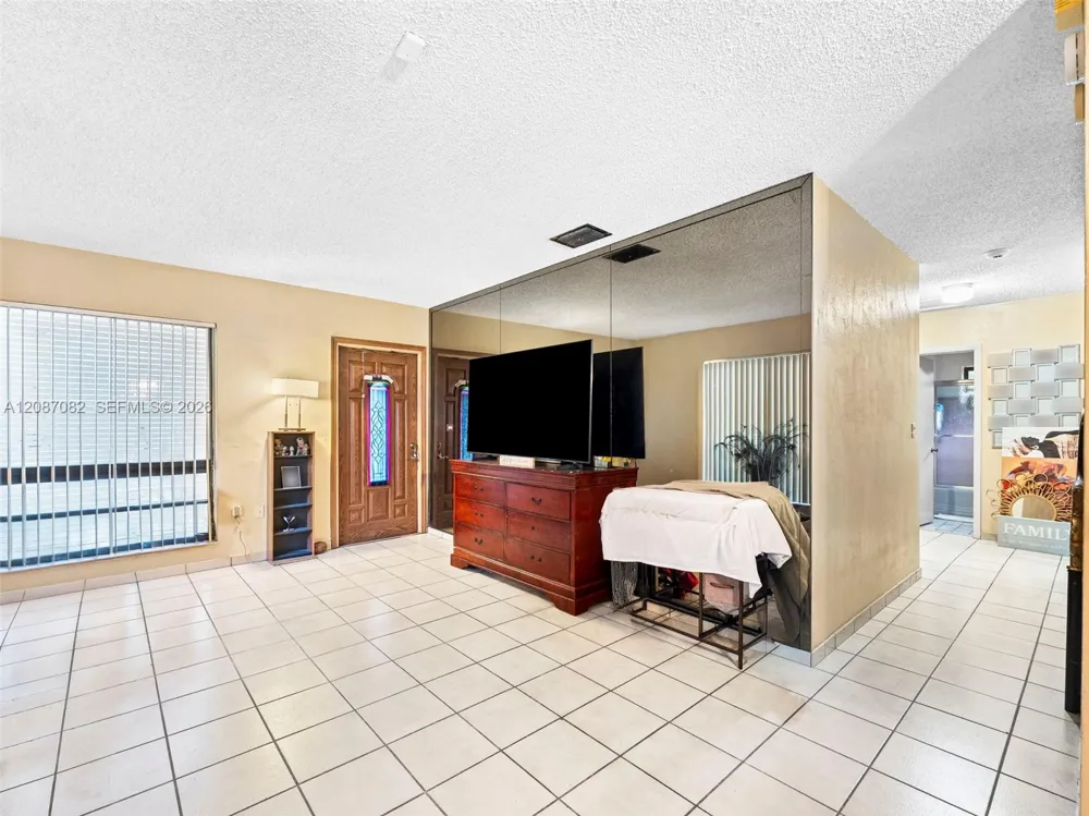 5440 E 7th Ave Hialeah, FL 33013