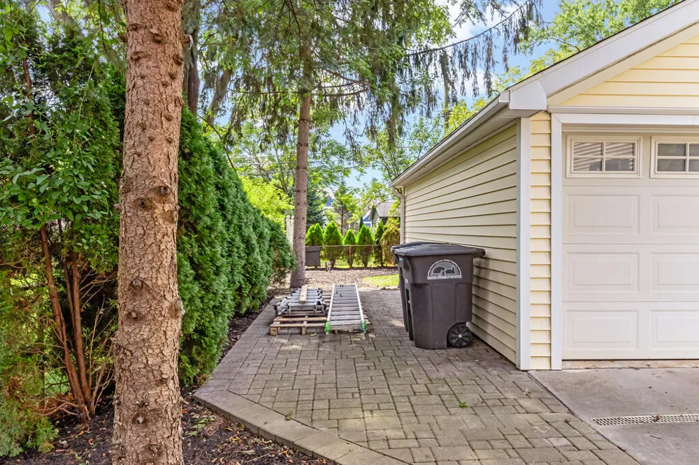46161 Neeson Street Northville, MI 48167
