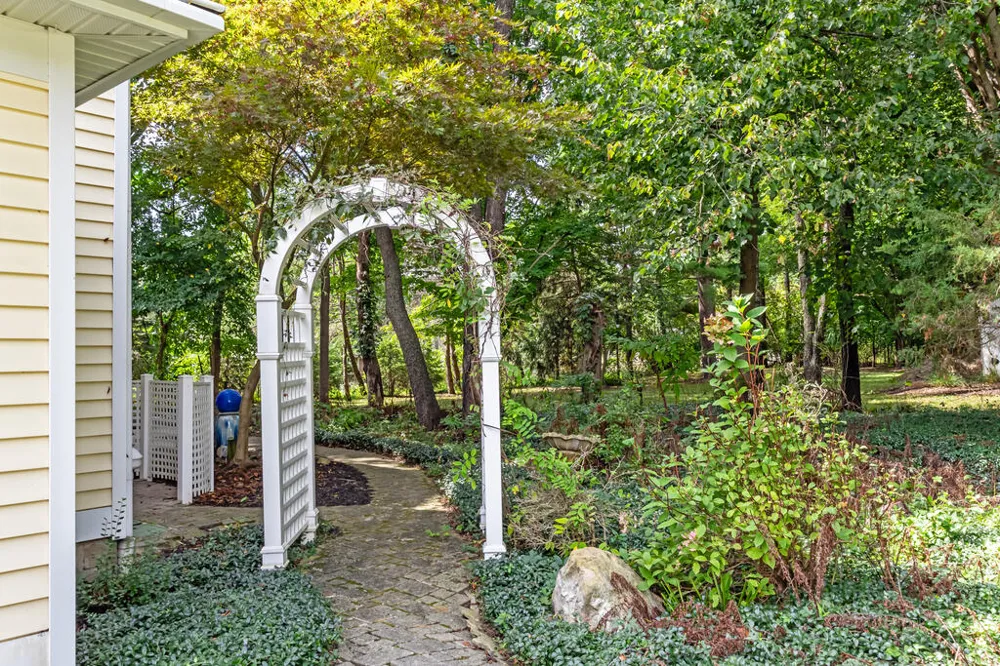 46161 Neeson Street Northville, MI 48167